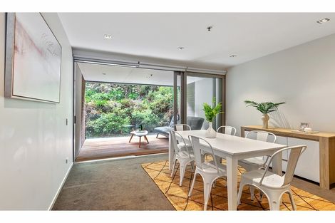 Photo of property in Patent 326 Apartments, 206s/326 Evans Bay Parade, Hataitai, Wellington, 6021
