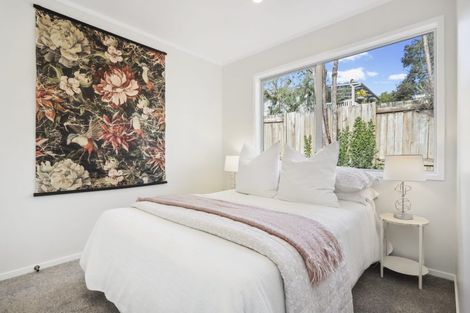 Photo of property in 2/9a De Val Drive, Titirangi, Auckland, 0604