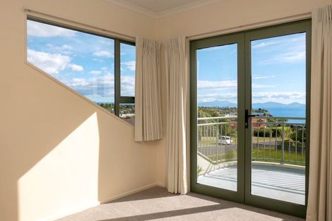 Photo of property in 24 Harvey Street, Waipahihi, Taupo, 3330