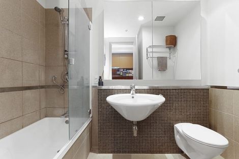 Photo of property in Latitude 37 East Apartments, 2m/20 Pakenham Street East, Auckland Central, Auckland, 1010