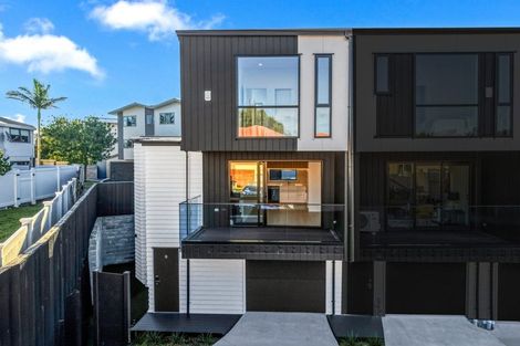 Photo of property in 17a John Jennings Drive, Oteha, Auckland, 0632