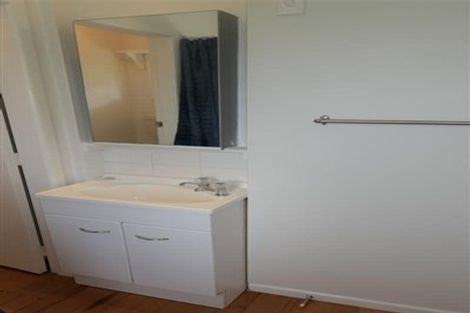 Photo of property in 13 Glen Marine Parade, Glendene, Auckland, 0602