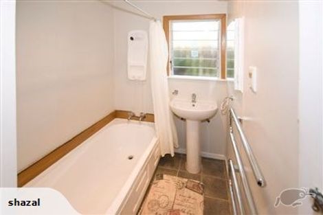 Photo of property in 2/1 Cronin Place, Beach Haven, Auckland, 0626