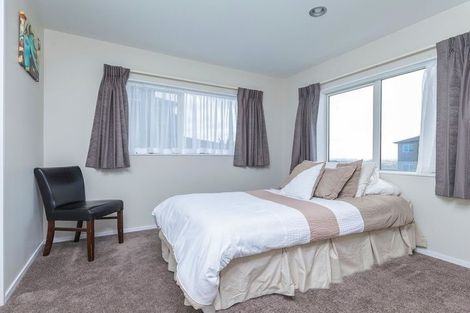 Photo of property in 32 Kirikiri Drive, Papakura, 2110