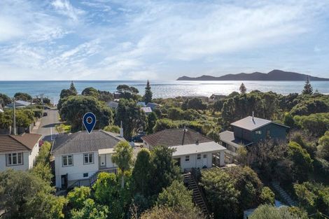 Photo of property in 166 Wellington Road, Paekakariki, 5034