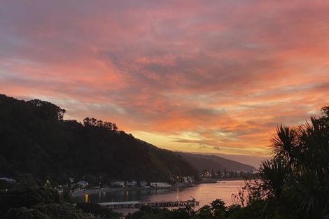 Photo of property in 23 Ferry Road, Days Bay, Lower Hutt, 5013