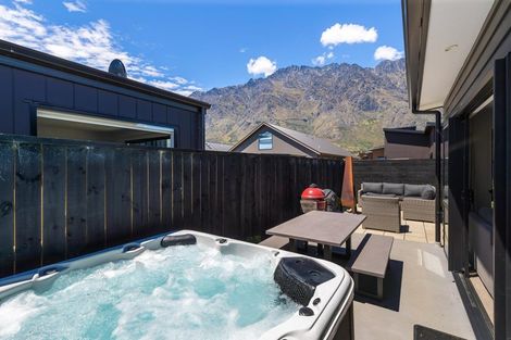 Photo of property in 17 Bale Road, Jacks Point, 9371