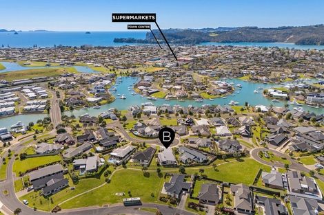 Photo of property in 18 Roseberry Place, Whitianga, 3510