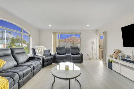 Photo of property in 27 View Ridge Drive, Ranui, Auckland, 0612