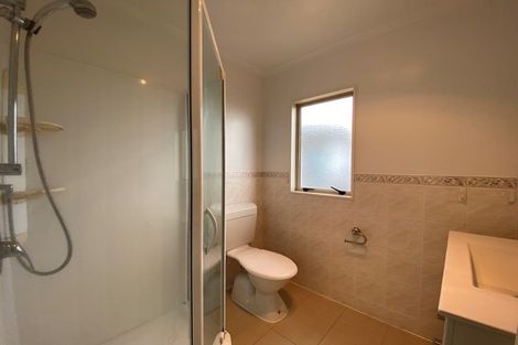 Photo of property in 8 Canary Place, Unsworth Heights, Auckland, 0632