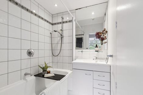 Photo of property in Jerningham Apartments, 20 Oriental Terrace, Oriental Bay, Wellington, 6011