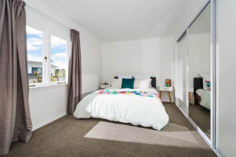Photo of property in 1/51 Browns Bay Road, Browns Bay, Auckland, 0630