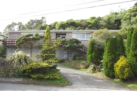 Photo of property in 12 Longcroft Terrace, Newlands, Wellington, 6037