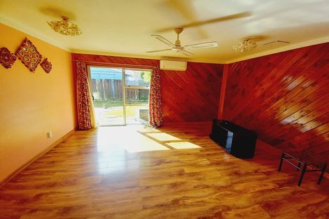 Photo of property in 3/15 Islington Avenue, New Lynn, Auckland, 0600