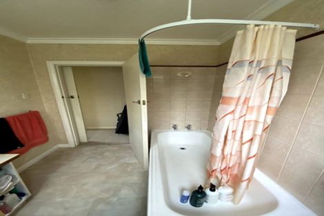 Photo of property in 27 Saint Albans Avenue, Hokowhitu, Palmerston North, 4410