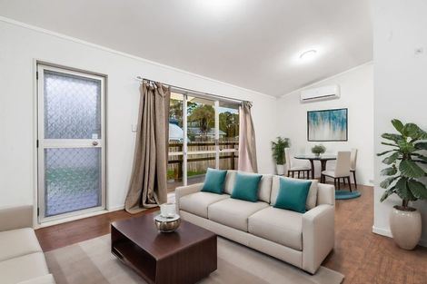 Photo of property in 25 Pukeroa Place, Papakura, 2110