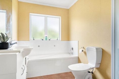 Photo of property in 12 Franshell Crescent, East Tamaki, Auckland, 2013