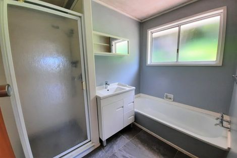 Photo of property in 73 Ayton Drive, Totara Vale, Auckland, 0629