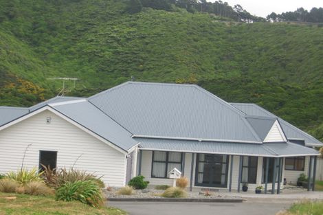 Photo of property in 94 Ashton Fitchett Drive, Brooklyn, Wellington, 6021