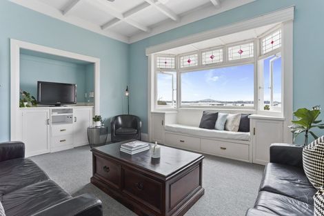 Photo of property in 16 Alfred Street, Northcote Point, Auckland, 0627