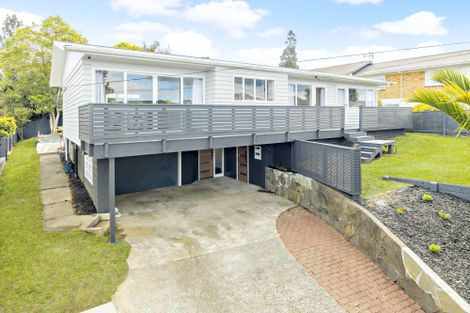 Photo of property in 6 Brouder Place, Hillpark, Auckland, 2102