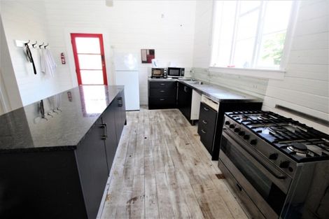 Photo of property in 50 Ross Street, Woodville, 4920