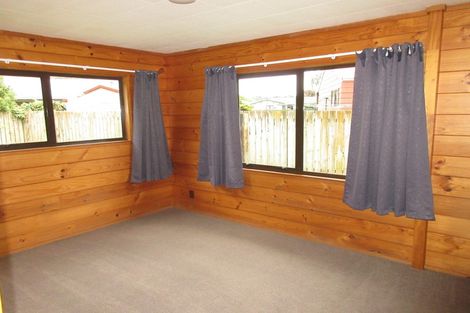 Photo of property in 4 Poneke Drive, Waikanae, 5036