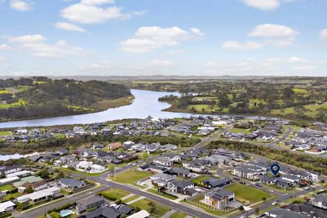 Photo of property in 5 Byron Drury Way, Riverhead, 0820