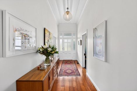 Photo of property in 27 Neeve Road, Taradale, Napier, 4112