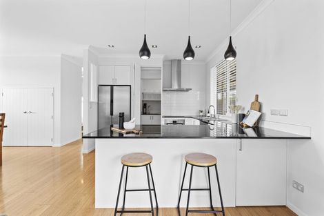 Photo of property in 10 Bloomfield Rise, Stanmore Bay, Whangaparaoa, 0932