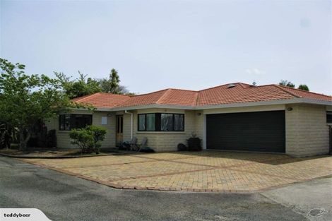 Photo of property in 15 Woburn Place, Takaro, Palmerston North, 4412