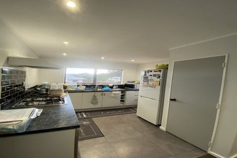 Photo of property in 33 Omapere Street, Whitby, Porirua, 5024