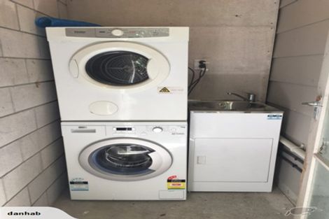 Photo of property in 2/8 Dianthus Place, Browns Bay, Auckland, 0630