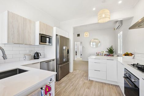 Photo of property in 7 Cruickshank Street, Kilbirnie, Wellington, 6022