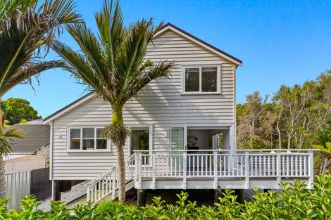 Photo of property in 32a Sandown Road, Rothesay Bay, Auckland, 0630