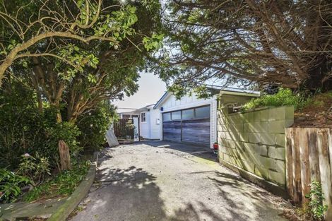 Photo of property in 6 Mayfair Place, Tawa, Wellington, 5028