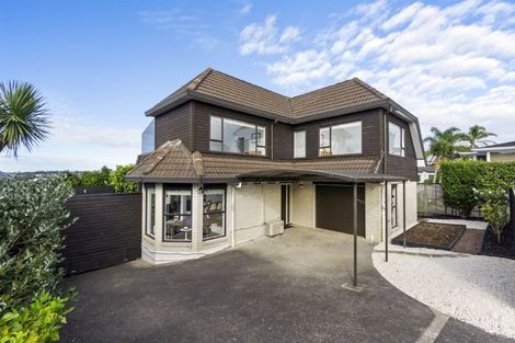 Photo of property in 2/10 Knights Road, Rothesay Bay, Auckland, 0630