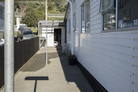 Photo of property in 37 South Terrace, Picton, 7220