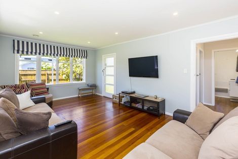 Photo of property in 32 Heretaunga Square, Silverstream, Upper Hutt, 5019