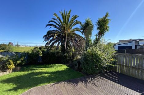 Photo of property in 60 De Quincey Terrace, Highland Park, Auckland, 2010