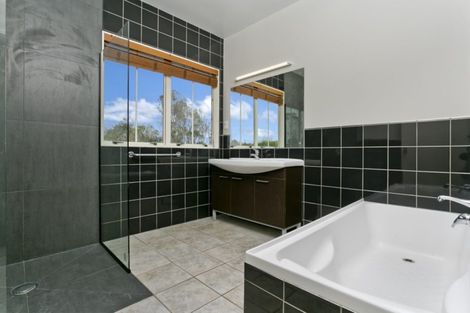 Photo of property in 246 State Highway 16, Kumeu, 0892