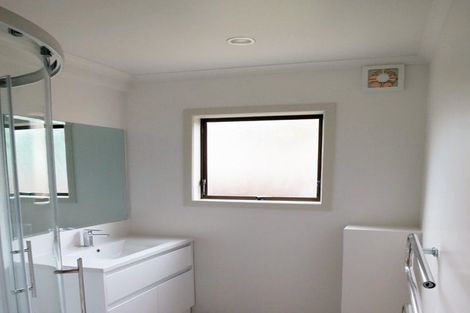 Photo of property in 24 Latham Avenue, Pakuranga, Auckland, 2010
