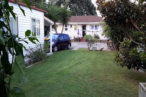 Photo of property in 10 Kaumatua Place, Te Atatu Peninsula, Auckland, 0610