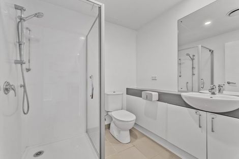 Photo of property in 10a/71 Spencer Road, Oteha, Auckland, 0632