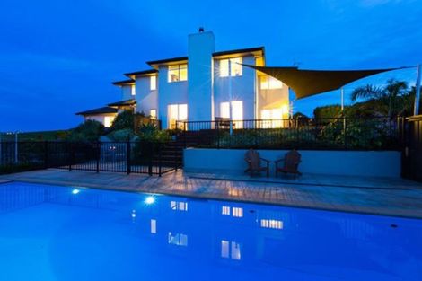 Photo of property in 17 Links Drive, Waiwhakaiho, New Plymouth, 4312