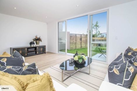 Photo of property in 1 Kaihua Terrace, Mangere Bridge, Auckland, 2022