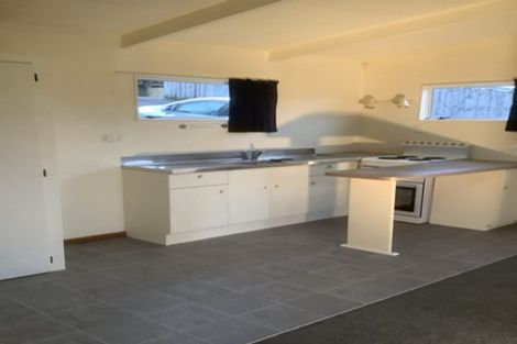 Photo of property in 1/98 Chislehurst Street, Henderson, Auckland, 0612