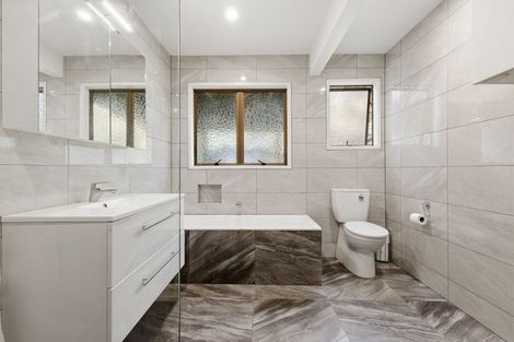 Photo of property in 142 Weatherly Road, Torbay, Auckland, 0630