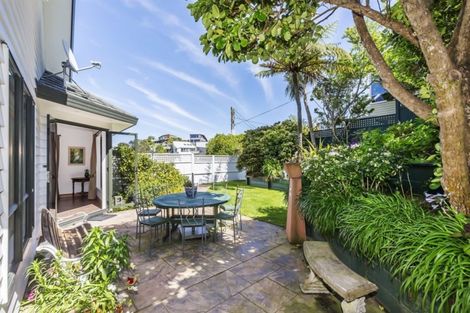Photo of property in 15 Whitu Street, Khandallah, Wellington, 6035