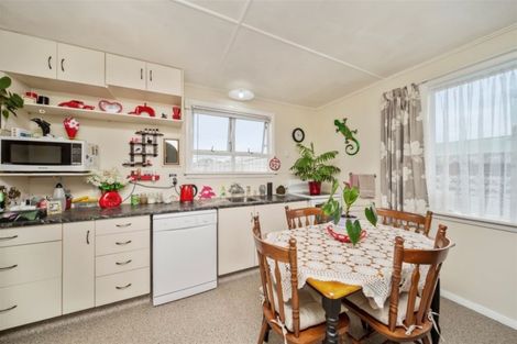 Photo of property in 22 Mcguire Street, Hawera, 4610